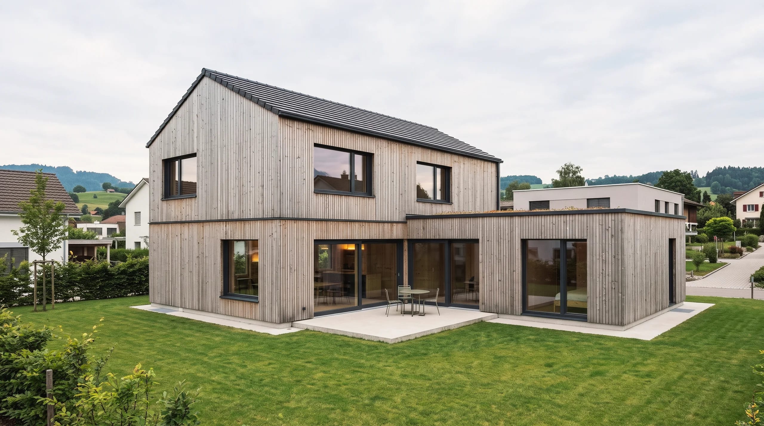 Foto des Hauses mit Holzfassade